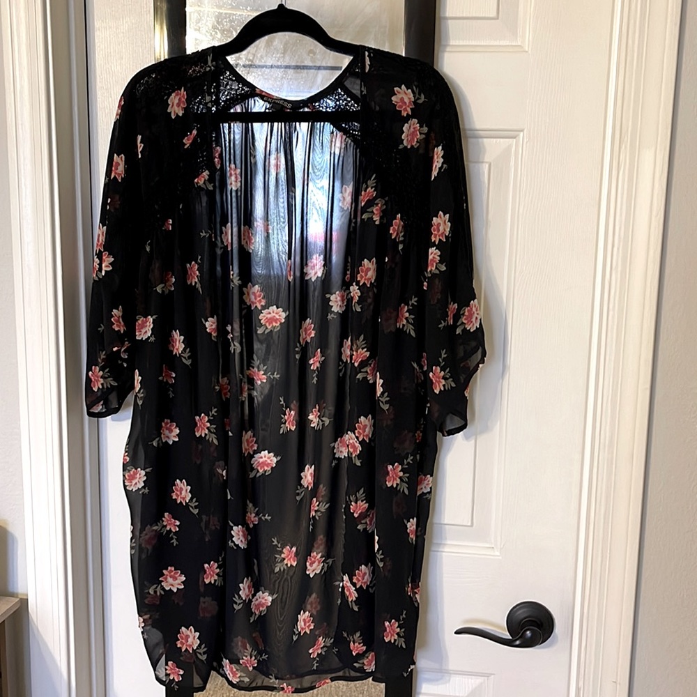 NWOT Express Floral Lace Kimono Top ~ Small